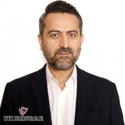 Nail Kirmizigül es Ekrem, el padre adoptivo de Zeynep.