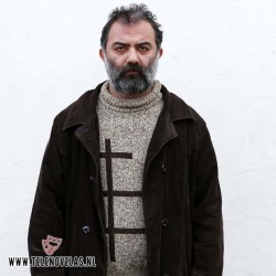 Sinan Demirer se mete en la piel de Bayram, el padre de Zeynep.