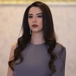 Yagmur Çokgenç es Yeliz Altinsoy, la novia de Emre.