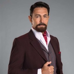 Fernando-Colunga-como-Joaquin-personaje-protagonico-de-El-Conde-Amor-y-Honor-de-Telemundo.