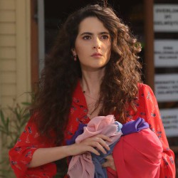 Ezgi Senler in Çati Kati Ask.