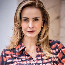 Alejandra Barros como Eduarda Saldívar en El Precio de Amarte.