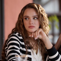 Miray Daner interpreta a Zeynep Leto.