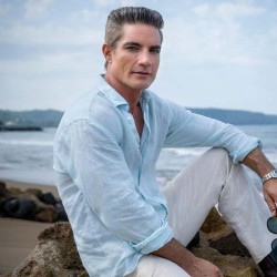 Víctor González es Sergio Falcón Tagle.