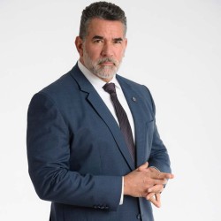 Eduardo Santamarina es Enrique Ferrer.