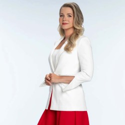 Sonya-Smith-is-Pilar_Velvet-El-Nuevo-Imperio.