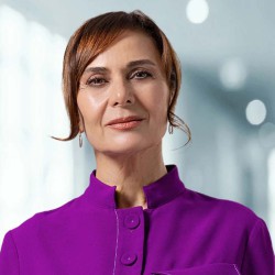 Nevra_-la-suegra-manipuladora-de-Bahar-que-intenta-destruir-sus-sueños.